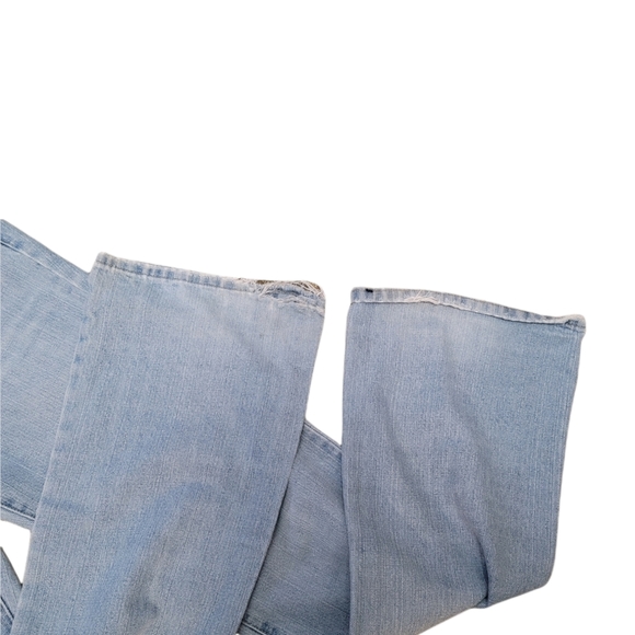 Distressed flare Jean's - Picture 3 of 3